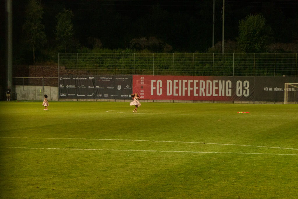 Pitch invasion, Differdange, Champions League, FC Differdange 03, Groundhopping
